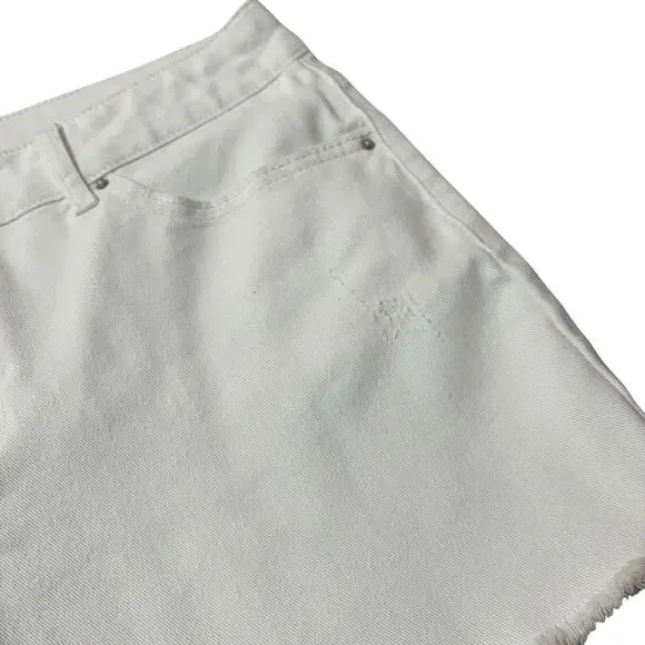 Time & True (14) White Slightly Distressed 5 Pocket Cut Off Shorts - Picture 7 of 8